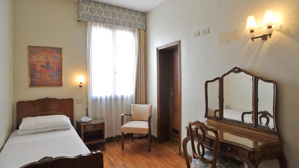 Hotel Gabrielli Venezia - Starhotels Collezione Eksteriør bilde A room at the hotel