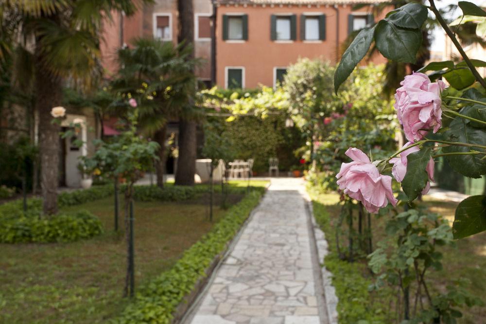 Hotel Gabrielli Venezia - Starhotels Collezione Eksteriør bilde The garden of the villa