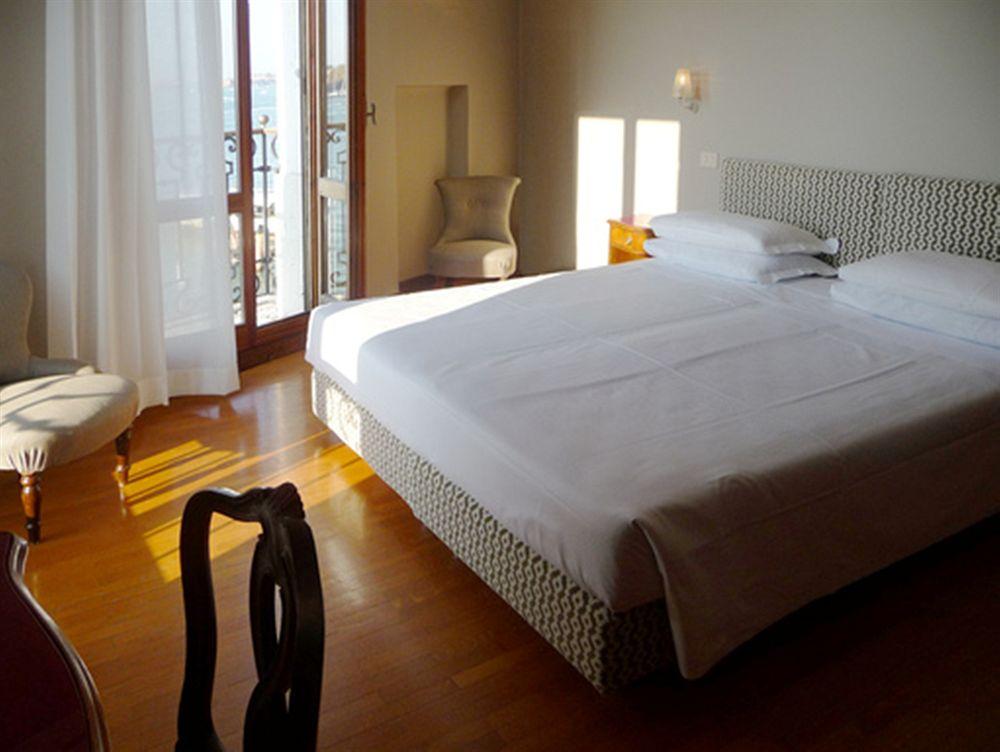 Hotel Gabrielli Venezia - Starhotels Collezione Rom bilde A room at the hotel