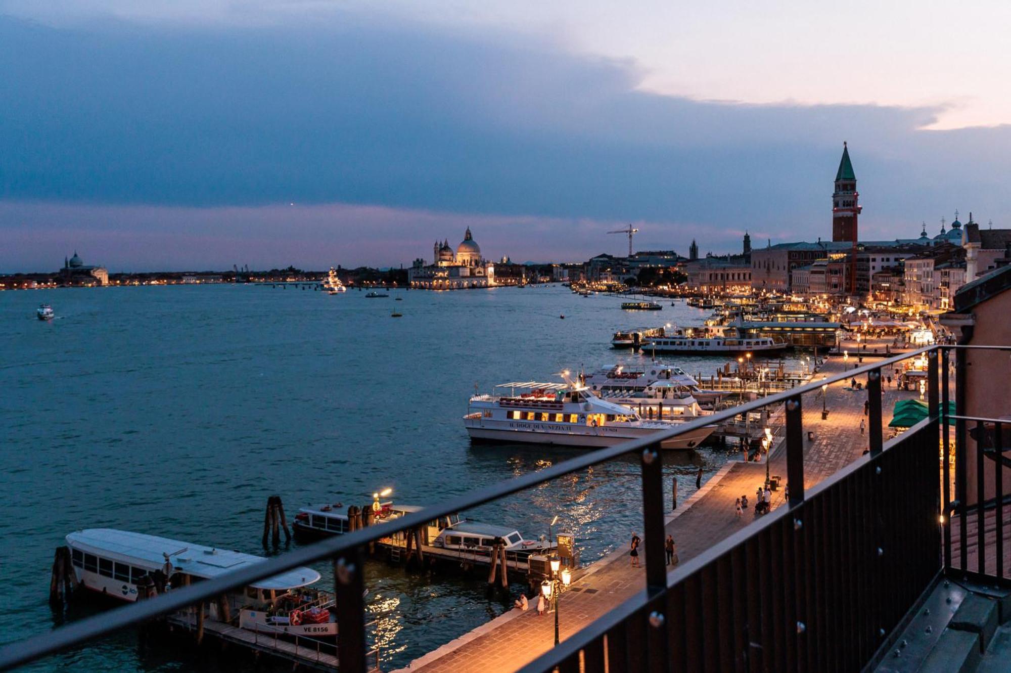 Hotel Gabrielli Venezia - Starhotels Collezione Eksteriør bilde View of Venice from the hotel