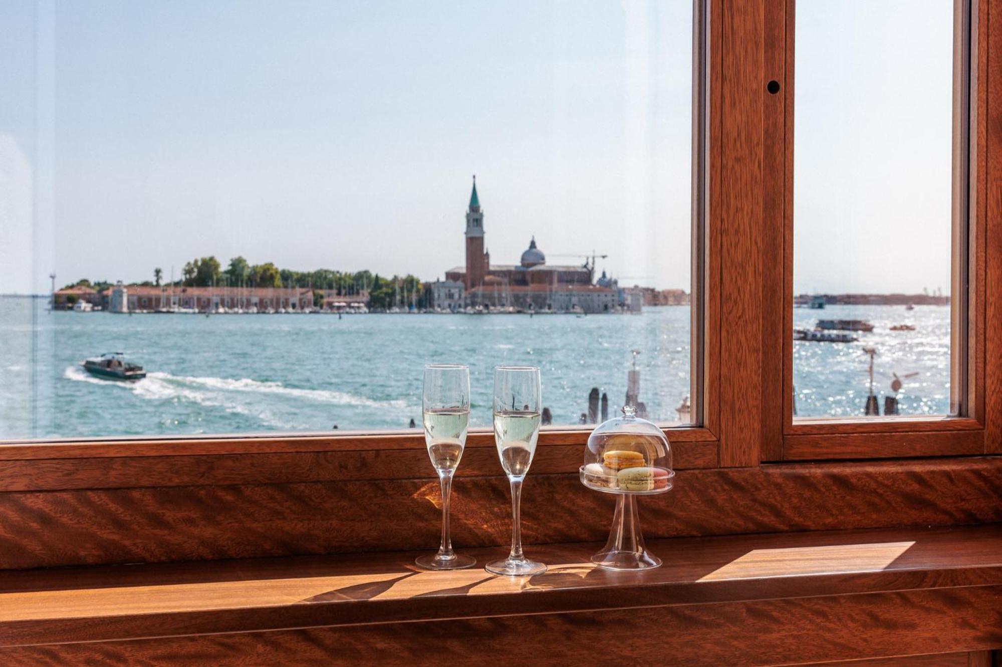 Hotel Gabrielli Venezia - Starhotels Collezione Eksteriør bilde View of the Grand Canal from the hotel