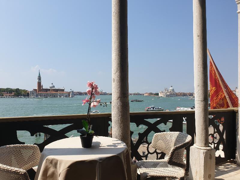 Hotel Gabrielli Venezia - Starhotels Collezione Eksteriør bilde View of the Grand Canal from the hotel