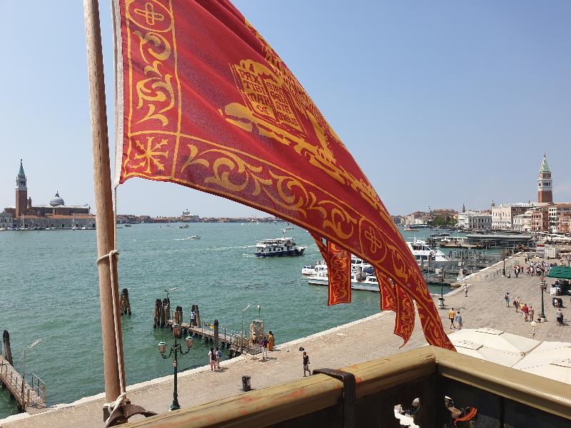 Hotel Gabrielli Venezia - Starhotels Collezione Eksteriør bilde The flag of the Republic of Venice